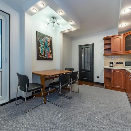 Modern 3 Bedroom Apartment Kiew Exterior foto