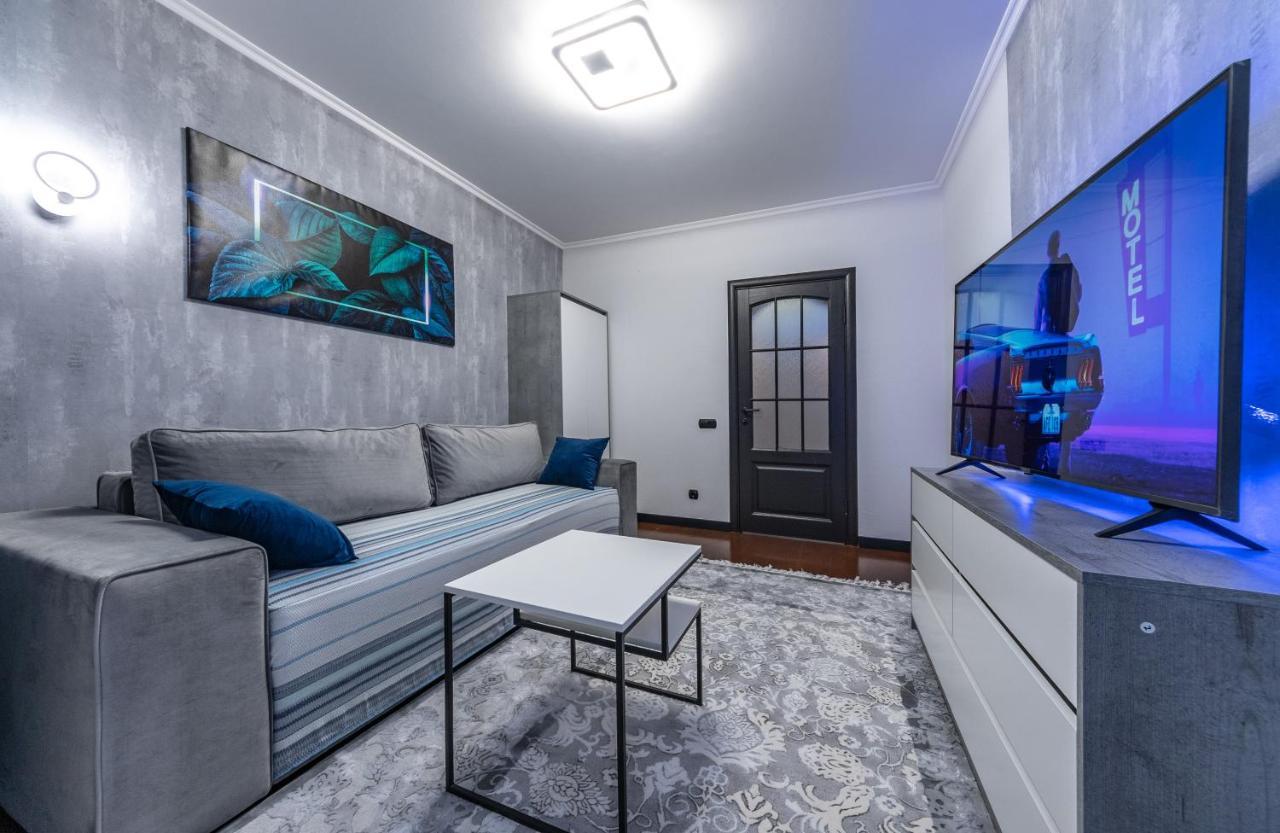 Modern 3 Bedroom Apartment Kiew Exterior foto