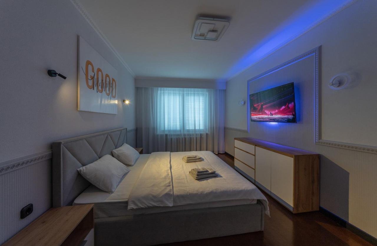 Modern 3 Bedroom Apartment Kiew Exterior foto