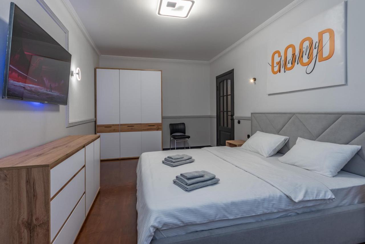 Modern 3 Bedroom Apartment Kiew Exterior foto