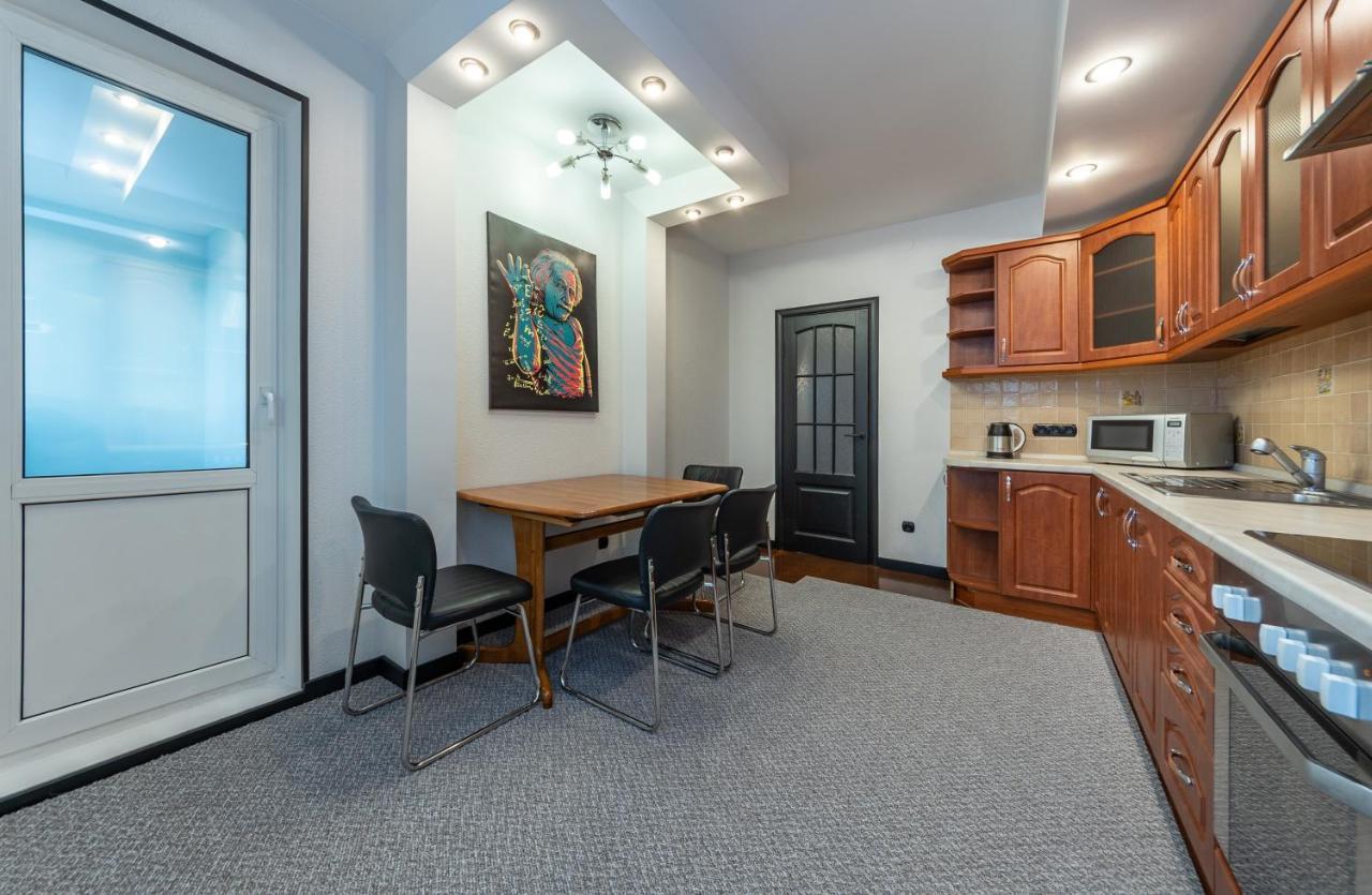Modern 3 Bedroom Apartment Kiew Exterior foto